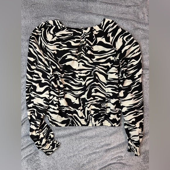 NWT H&M Black/White Balloon Sleeve Crop Top - Picture 3 of 8